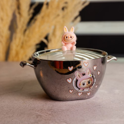 Бульонница фарфоровая Labubu с крышкой и ручками 800 (мл) Ø15 (см) детская тарелка для супа и лапши Серебристый с розовым FM-34C  Jooki 