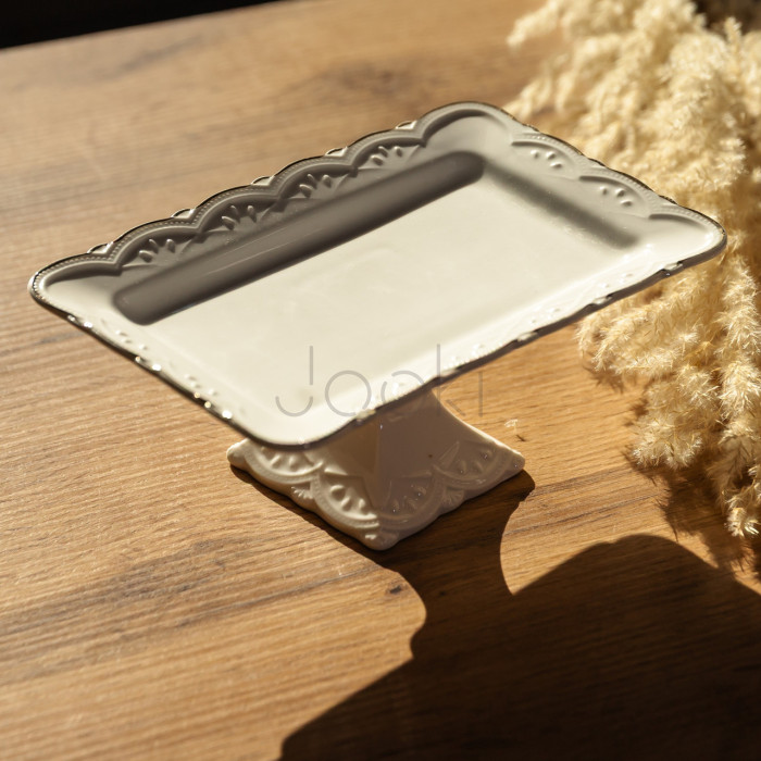 Тортівниця на ніжці White Square 20.5*20.5 см порцелянова квадратна Yiwu 120-YH-HG063 Продумано до деталей 