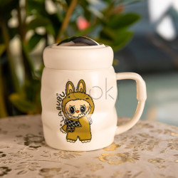 Чашка фарфоровая с крышкой Labubu 400 (мл) Белый с коричневым FM-54B Продумано до деталей 
