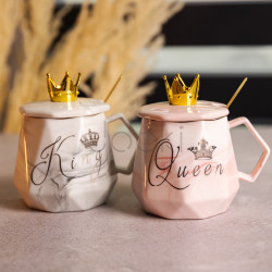 Набор парных фарфоровых чашек Queen&King 2 (шт) по 400 (мл) чашки на подарок с крышкой и ложкой FM-30  Всегда под рукой 