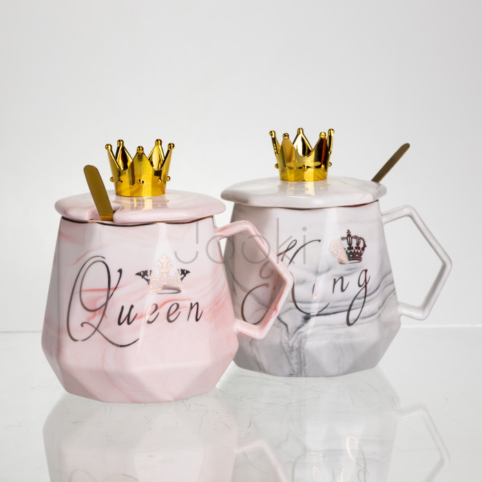 Набор парных фарфоровых чашек Queen&King 2 (шт) по 400 (мл) чашки на подарок с крышкой и ложкой FM-30  Всегда под рукой 