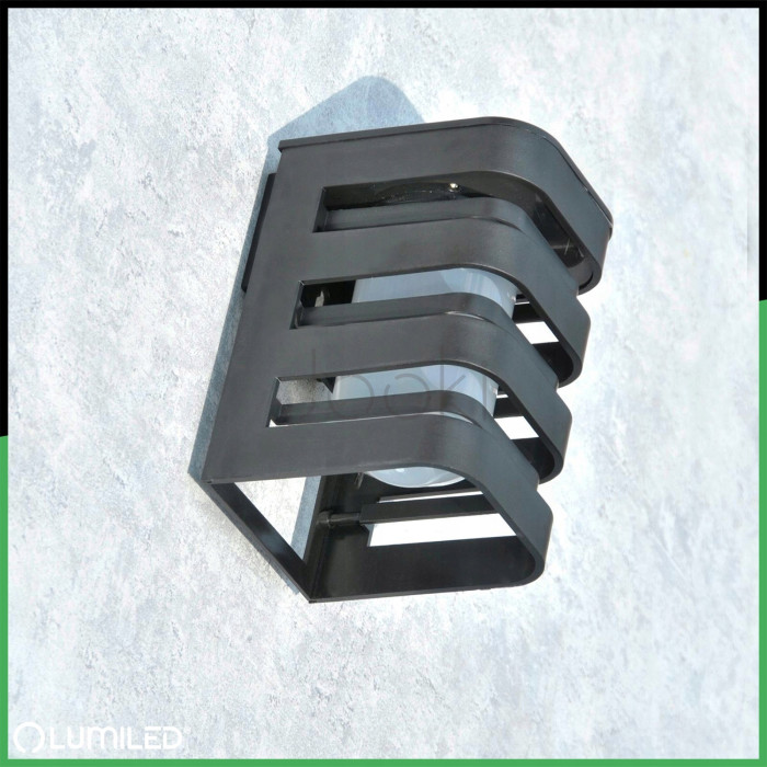 Сонячний настінний LED-світильник Lumiled серії Camila з датчиком сутінків — тепле світло 3000 K, IP44, автономний