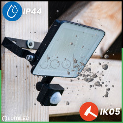LED-прожектор для наружного использования с датчиком движения, Lumiled серии AZZLER — 20W, 2400 lm, 4000K, IP65, регулируемый угол, черный